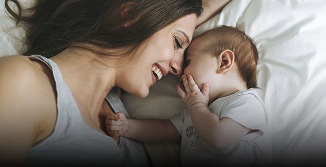 https://www.chicco.de/dw/image/v2/BJJJ_PRD/on/demandware.static/-/Sites-Chicco-Germany-Library/de_DE/dw9eb13cc6/site/advice-pages/Il_neonato_a_2_mesi/BAMBINO_2_MESE.jpg